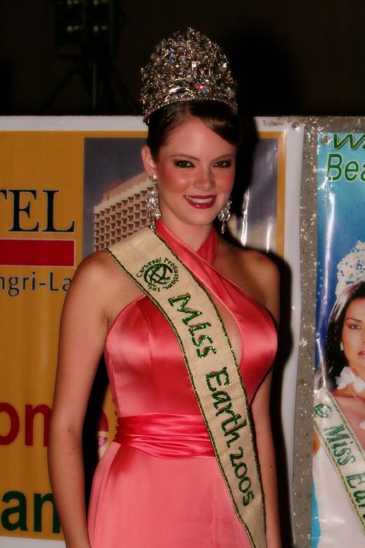 Photo:  Miss Earth 2005 Alexandra Braun, Venezuela